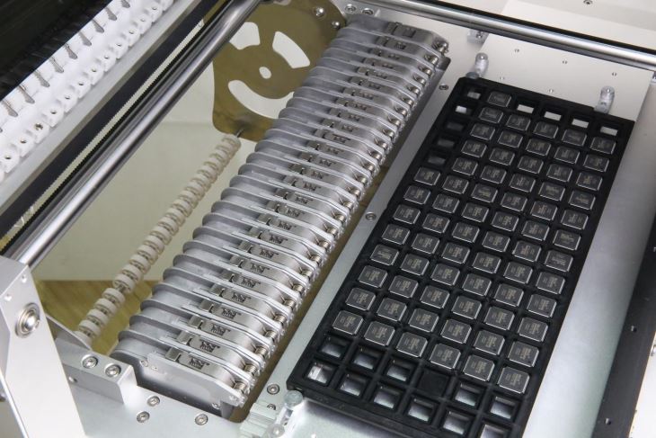 Small Pick And Place Machine Circuit Board Maker Machine